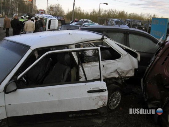 ДТП в Архангельской обл. : новый Land Cruiser 200 создал аварию при участии 11 авто (ФОТО)