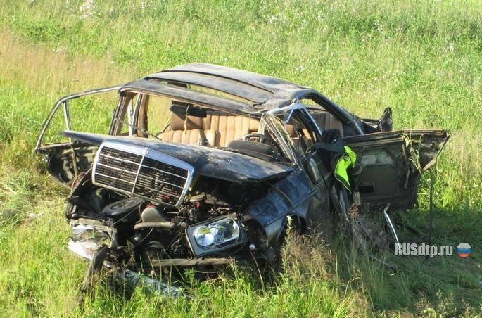 мерседес в мерседес: люди погибли в автобусе