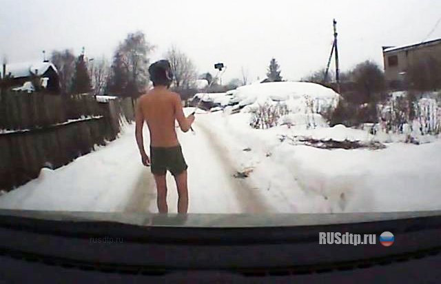 Голый хипстер делает селфи Голый хипстер делает селфи