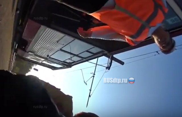metro-tetenki-vid-snizu-devushka-foto-ero
