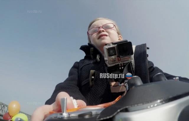 Четырехлетняя девочка протестировала новый грузовик VOLVO Четырехлетняя девочка протестировала новый грузовик VOLVO
