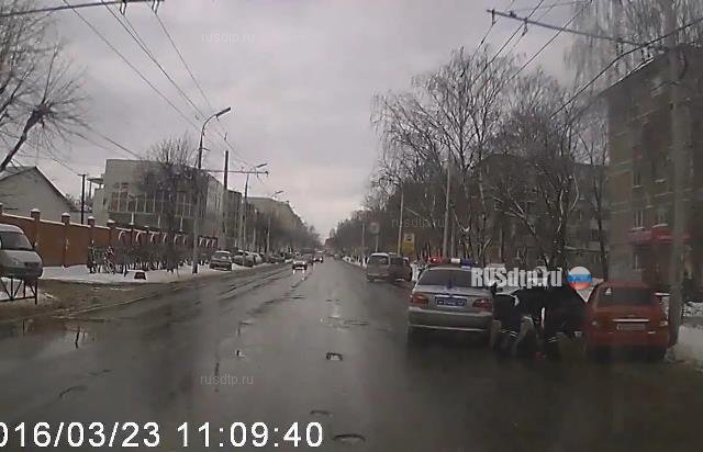 В Рязани полицейские при задержании избили пьяного водителя В Рязани полицейские при задержании избили пьяного водителя