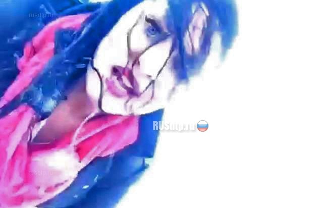 В Сочи девушку смыло волной при попытке сделать селфи В Сочи девушку смыло волной при попытке сделать селфи