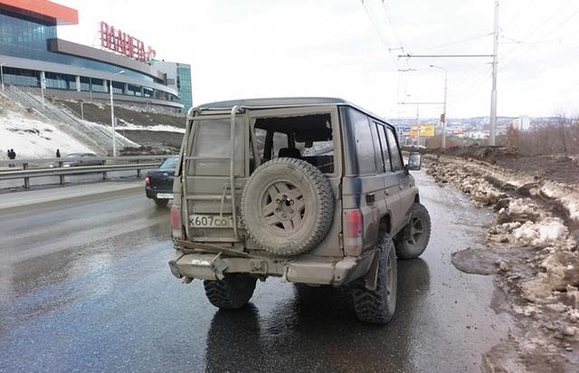 В Уфе грузовик без тормозов протаранил 10 автомобилей. Видео с регистратора В Уфе грузовик без тормозов протаранил 10 автомобилей. Видео с регистратора