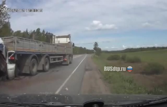 Газель расплющили две фуры Газель расплющили две фуры