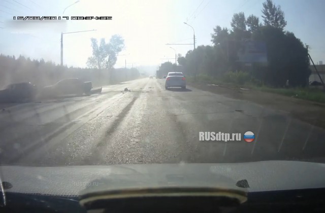 Видеорегистратор запечатлел ДТП на проспекте Дружбы Народов в Уфе Видеорегистратор запечатлел ДТП на проспекте Дружбы Народов в Уфе