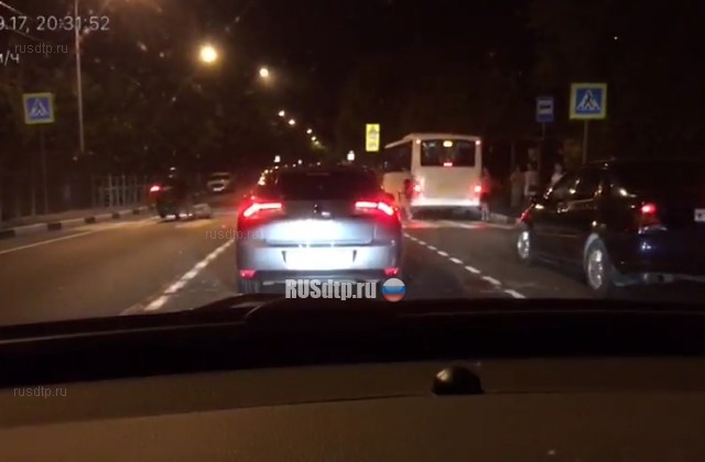 В Сочи мотоциклист сбил девушку В Сочи мотоциклист сбил девушку