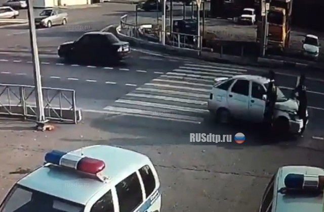 В Ингушетии злоумышленник напал на пост ДПС, ранив полицейских В Ингушетии злоумышленник напал на пост ДПС, ранив полицейских