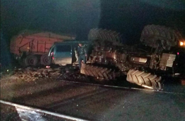 В Оренбургской области при столкновении микроавтобуса с трактором погибли три человека