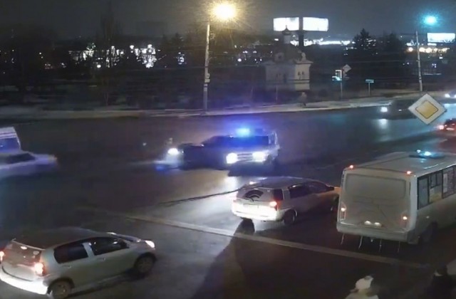 В Омске полицейский УАЗ столкнулся с BMW. Видео В Омске полицейский УАЗ столкнулся с BMW. Видео