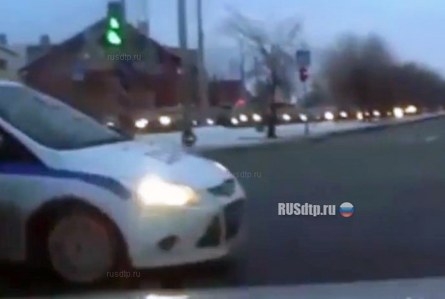 ДТП с патрульным автомобилем ДПС в Тюмени зафиксировал видеорегистратор ДТП с патрульным автомобилем ДПС в Тюмени зафиксировал видеорегистратор