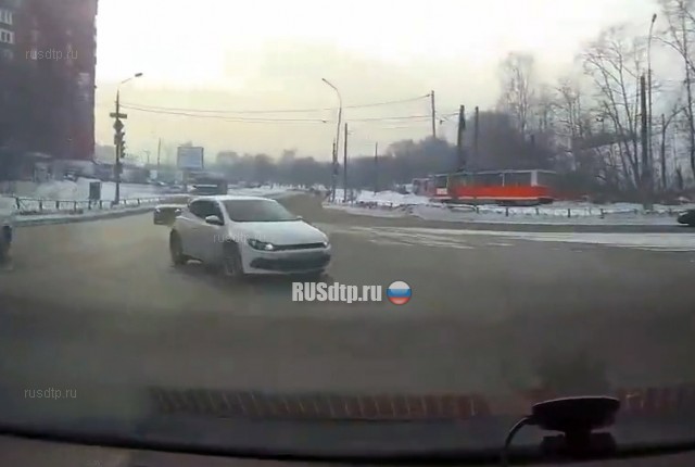 Увернулась Увернулась