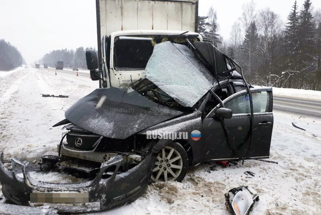 Водитель «Лексуса» погиб, опережая поток на трассе М-10 в Тверской области