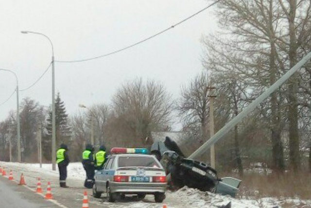 BMW намотало на столб на трассе «Курск — Борисоглебск»