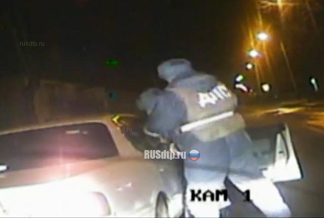 В Красноярске пьяная «рецидивистка» пыталась скрыться от погони полиции В Красноярске пьяная «рецидивистка» пыталась скрыться от погони полиции