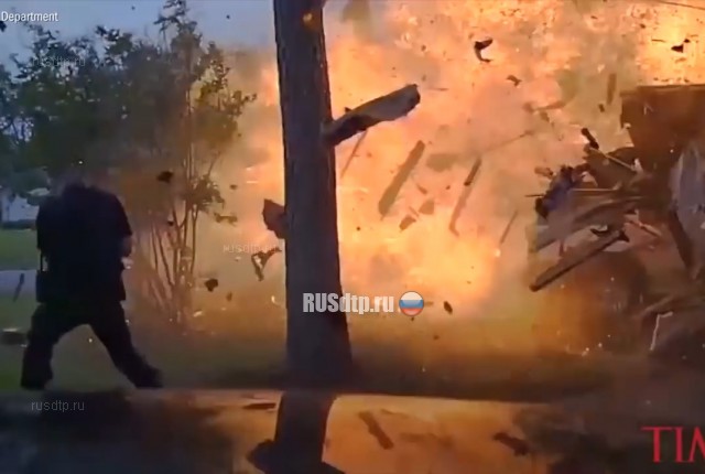 В Техасе после ДТП взорвался дом В Техасе после ДТП взорвался дом