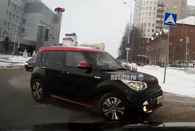 Подумала что её пропускают (с) Подумала что её пропускают (с)