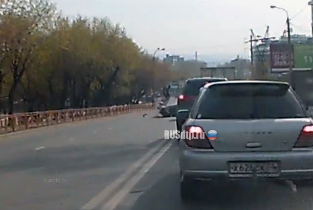 Мотоциклист решил объехать затор Мотоциклист решил объехать затор