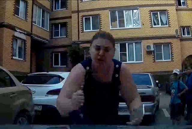 Беспредел во дворе в Краснодаре Беспредел во дворе в Краснодаре