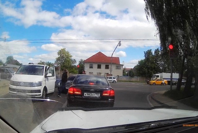 Встретились торопыжка и автобус (с) Встретились торопыжка и автобус (с)