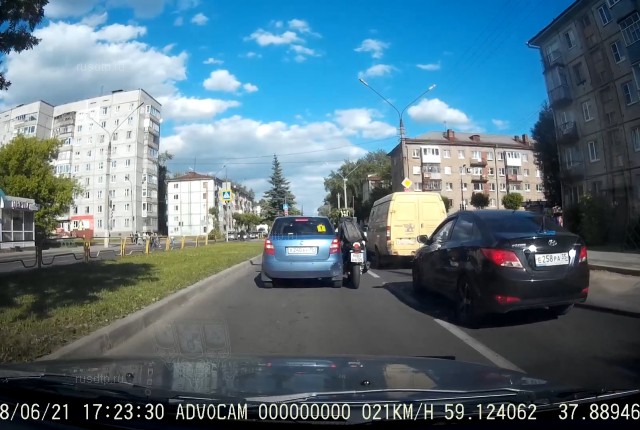 Мотоциклист притерся и скрылся Мотоциклист притерся и скрылся