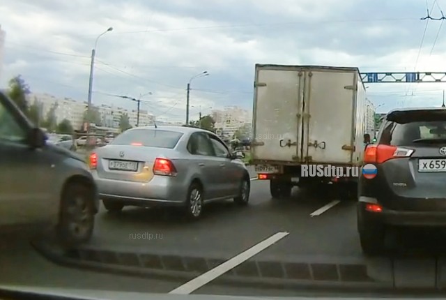 Газель отламывает зеркало (с) Газель отламывает зеркало (с)