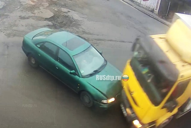 Столкнулся с грузовиком Столкнулся с грузовиком
