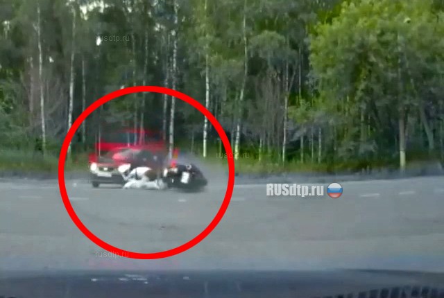 Момент гибели мотоциклиста в посёлке Правдинский запечатлел видеорегистратор