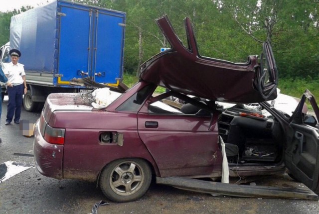 Водитель и пассажир ВАЗа погибли в ДТП на трассе М-7 в Чувашии