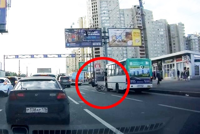 Распахнул дверь Распахнул дверь