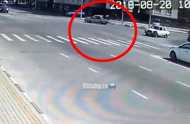 В Грозном уходивший от погони «Мерседес» сбил троих инспекторов ДПС В Грозном уходивший от погони «Мерседес» сбил троих инспекторов ДПС