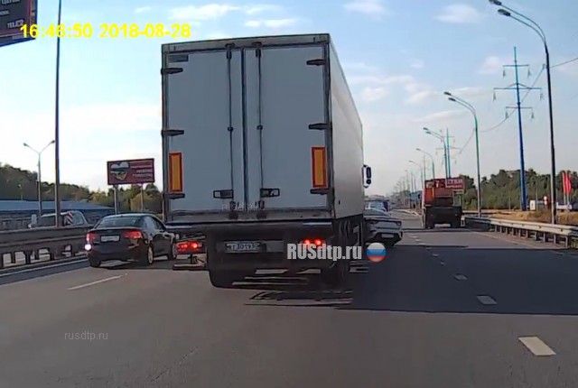 Kia Rio и большегруз Kia Rio и большегруз