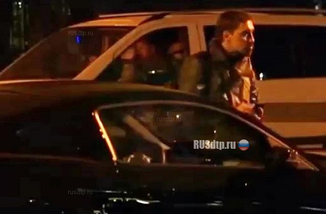На Ленинском проспекте Дима Билан на «Мустанге» врезался в машину «банкира» На Ленинском проспекте Дима Билан на «Мустанге» врезался в машину «банкира»