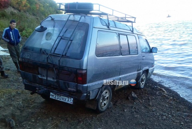 Микроавтобус с рыбаками утонул в реке Амур в Хабаровском крае