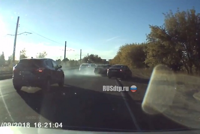 Момент ДТП возле БСИ в Нижнекамске Момент ДТП возле БСИ в Нижнекамске