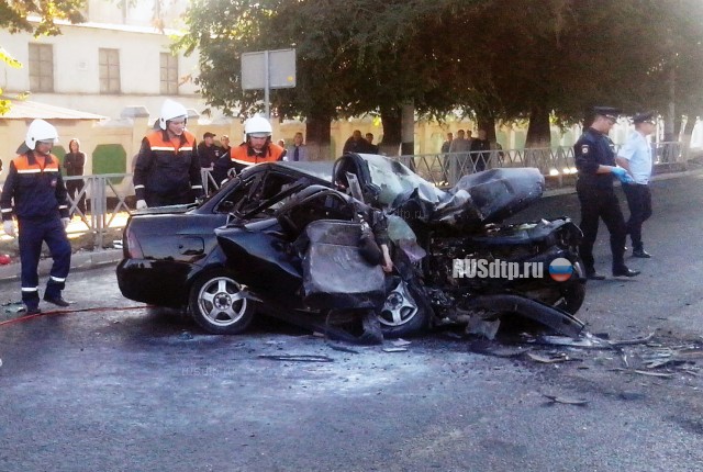 Четверо погибли при столкновении автомобиля с катком в Тамбове. ВИДЕО