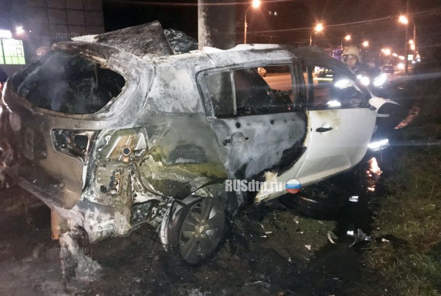 Супруги сгорели заживо в автомобиле в результате ДТП в Рыбинске