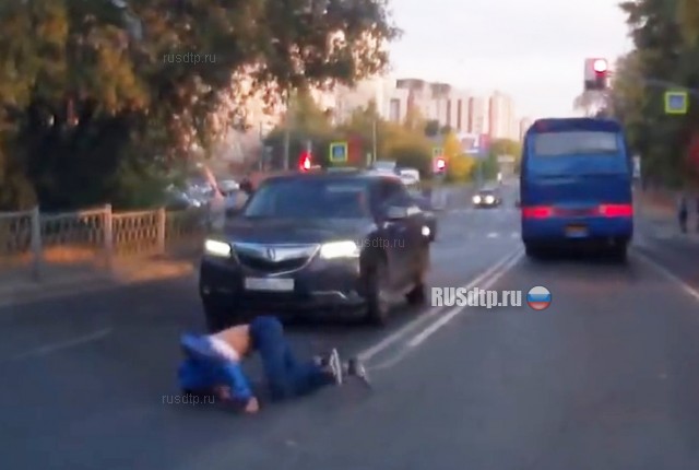 В Екатеринбурге «Acura» сбила 14-летнего подростка. ВИДЕО В Екатеринбурге «Acura» сбила 14-летнего подростка. ВИДЕО