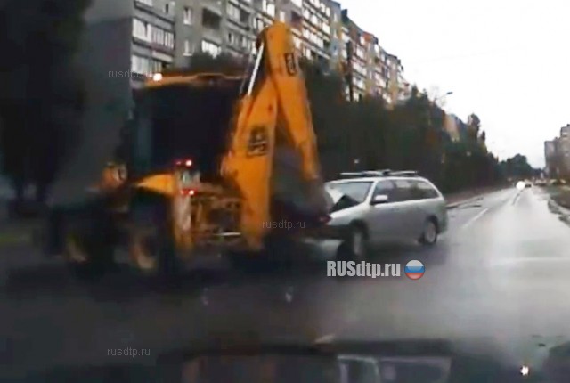 ДТП с трактором в Калининграде ДТП с трактором в Калининграде