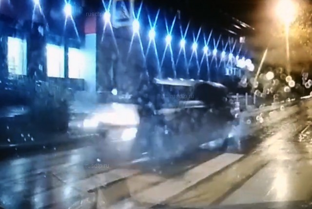 В Ижевске возле 57-й школы сбили пешехода. ВИДЕО В Ижевске возле 57-й школы сбили пешехода. ВИДЕО
