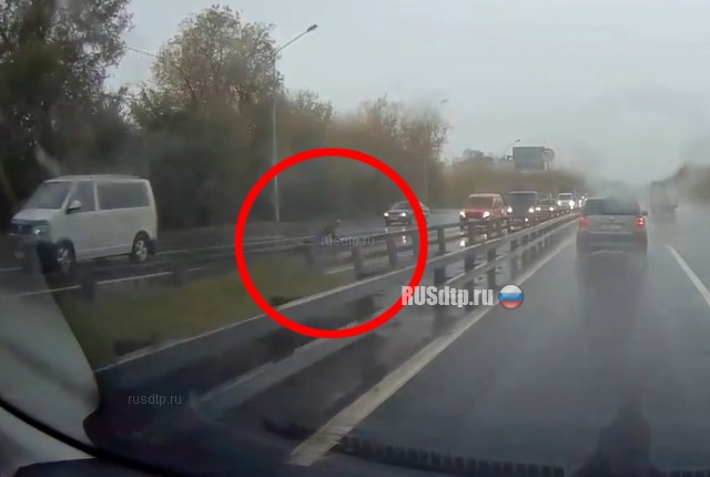 Авария с мотоциклистом на Ленинградском шоссе Авария с мотоциклистом на Ленинградском шоссе