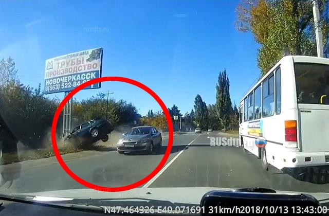 Момент ДТП в Новочеркасске попал на видео Момент ДТП в Новочеркасске попал на видео