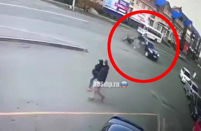 В Ангарске в ДТП погиб мотоциклист. ВИДЕО В Ангарске в ДТП погиб мотоциклист. ВИДЕО