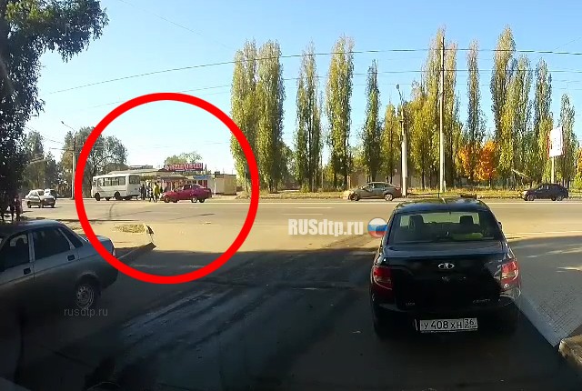 В Воронеже пенсионер на «Нексии» сбил женщину с ребенком. ВИДЕО В Воронеже пенсионер на «Нексии» сбил женщину с ребенком. ВИДЕО