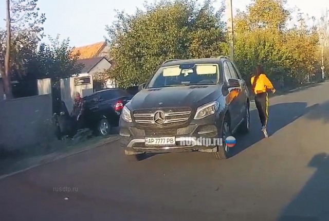 Задел "Мерседес" Задел "Мерседес"