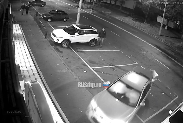 В Ставрополе автомобиль врезался в здание кафе. ВИДЕО
