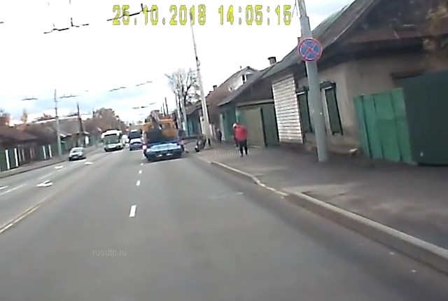 Эвакуатор сбил пешехода в Гомеле Эвакуатор сбил пешехода в Гомеле