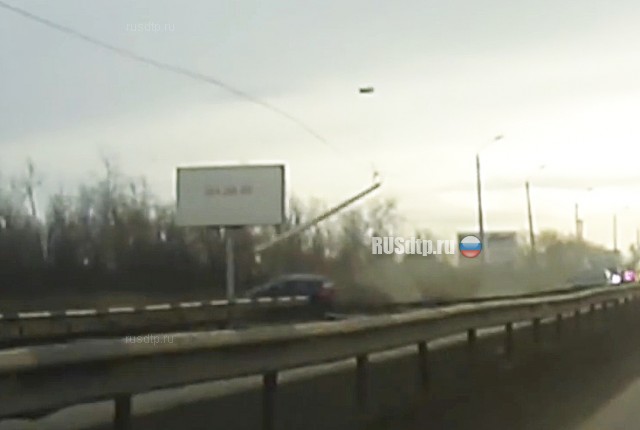 KIA снёс столб под Челябинском. ВИДЕО KIA снёс столб под Челябинском. ВИДЕО