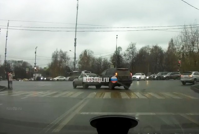 ДТП на пересечении Варшавского и Нового шоссе ДТП на пересечении Варшавского и Нового шоссе