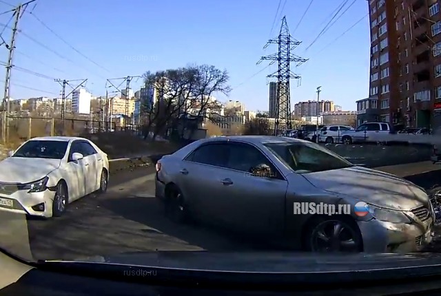 Будьте всегда внимательны при выезде на главную дорогу (с) Будьте всегда внимательны при выезде на главную дорогу (с)